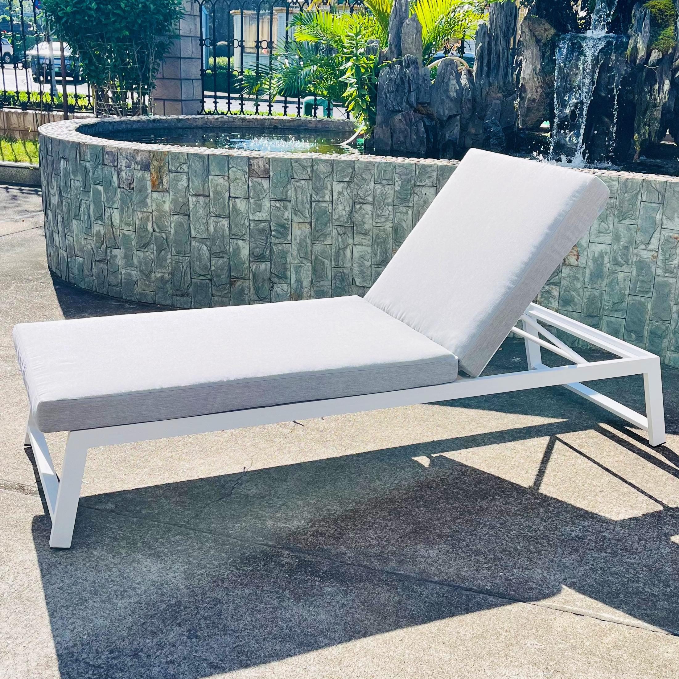 Aluminum beach Sun Lounger outdoor Mental Garden Pool Beach Beds Cushion Custom Recliner with Side Coffee Table