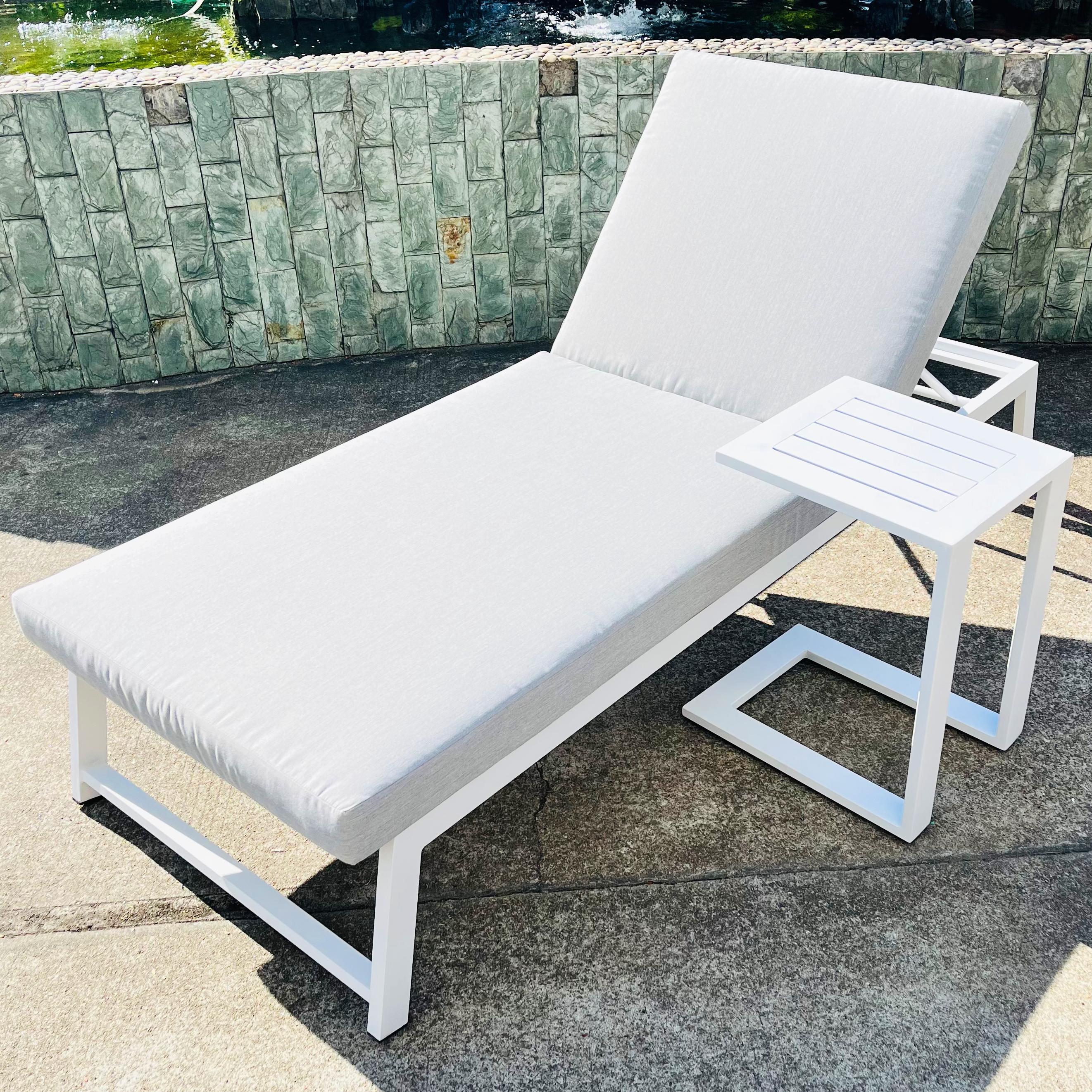 Aluminum beach Sun Lounger outdoor Mental Garden Pool Beach Beds Cushion Custom Recliner with Side Coffee Table