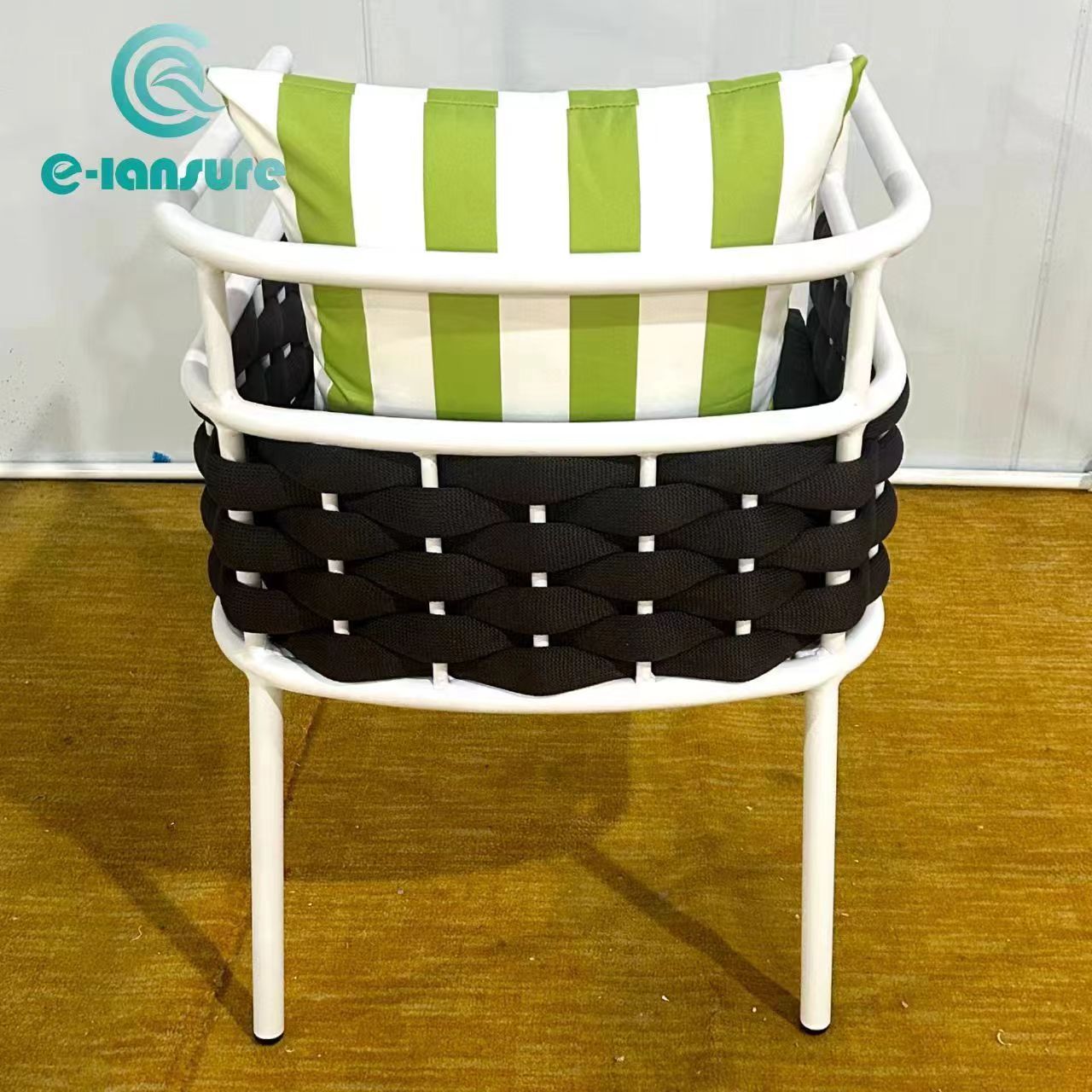 Latest Top Popular Outdoor garden Furniture Rope Weaved Cushioned Patio Chair for Villa